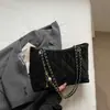 Bolsa Feminina de Axila 2026 Novo Verão Exclusivo Padrão de Diamante Corrente Prata Bolsa de Ombro Grande Capacidade Bolsa Transversal de Balde