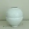 Jarrón Redondo Blanco Adornos de Alta Calidad Adornos de Flores para Sala de Estar Cerámica Cruda Retro Tarro de Luna Decoración Zen para Casa de Huéspedes