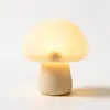 Luz nocturna táctil de silicona con forma de nube, hongo, pollito o fantasma, personalizable para la mesita de noche del dormitorio como una luz ambiental suave