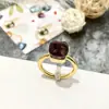 Conjunto de Anéis de Cristal Brilhante Atacado com Textura Banhada a Ouro e Opções Transparentes Multicores, Vendas ao Vivo, Grande Quantidade, Preço Excelente
