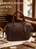 2026 Nova Bolsa de Mão de Outono Feminina Retrô Tecida Ombro Único Transversal Grande Capacidade Bolsa Almofada para o Dia a Dia