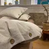Conjunto de Roupa de Cama de Algodão Lavado Estilo Muji com Botões Quatro Peças Capa de Edredom Jacquard Lençol de Cima Lençol com Elástico Conjunto de Três Peças para Dormitório Estudantil
