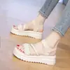 Sandálias Casuais Estilo Francês para Mulheres, Verão 2026, Sandálias com Tiras de Velcro de Solado Grosso, Sandálias Versáteis para Praia