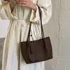 Nova bolsa feminina transfronteiriça, bolsa tote estilo retrô simples, bolsa de ombro casual de grande capacidade para o dia a dia com uma necessaire combinando