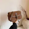Bolsa transversal de nicho super popular para mulheres no outono e inverno de 2026, nova bolsa vintage de couro fosco sob o braço, bolsa de ombro tipo sela