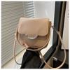 Coração da menina Small Bag Women's 2024 Primavera e Verão Nova moda elegante Small Square Bag Western Style Nicho Único ombro Crossbody Bag