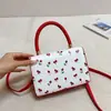 Bolso pequeño cuadrado fresco y dulce para mujer, nuevo bolso de hombro con bloques de color color cereza para verano y otoño 2026, bolso cruzado para el trabajo