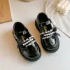 Zapatos de Cuero Mary Jane con Suela Gruesa para Niñas 2026 Nuevo Estilo Primavera/Otoño Zapatos Individuales Retro Franceses con Lazo y Perla para Faldas
