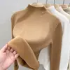 Suéter grueso rojo de terciopelo de visón con cuello medio alto para mujer, nuevo top de punto base con forro polar para otoño e invierno 2024