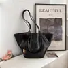 Bolsa tote grande de outono/inverno transfronteiriça nova para mulheres, bolsa de ombro simples e fashion 2026, adequada para trabalho e deslocamento, e pode ser carregada sob o braço