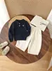 Estilo Coreano Primavera y Otoño Nuevo Conjunto para Hombre, Mujer y Niño Polo Elegante Bordado Tejido Manga Larga Pantalones Casuales Conjunto para Salir en Invierno
