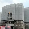 Sitio de Construcción de Guangzhou Construcción Aluminio Perforado Red de Andamio Trepador Edificio de Fábrica Protección Contra Caídas Marco Exterior Red de Andamio Trepador con Forma de Arroz Valla