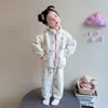 Pijama infantil de fleece de coral, espessado para outono e inverno, modelo novo, conjunto de flanela para meninas e bebês, roupa de ficar em casa com gola alta para meninas
