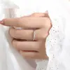 Tendencia de Moda en Metal Europeo y Americano Joyería Simple Anillo Redondo con Diamantes para Hombres y Mujeres Anillos de Pareja Acero de Titanio Que No Se Desvanecen