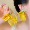 Pendientes de Flor Amarilla Estilo Vacacional Pendientes de Primavera y Verano para Mujer Pendientes de Viaje a la Costa Pendientes de Girasol Tejidos Ambiente