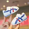 Tênis de bebê menina para primavera e outono, sapatos Cortez para crianças pequenas de 1 a 3 anos, sapatos brancos para bebês, sapatos de caminhada com sola macia antiderrapante