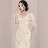 Comercio Exterior Ropa de Mujer 2025 Verano Nuevo Estilo Elegante Cuello de Encaje Cintura Adelgazante Aspecto Cut Out Flor Disuelta en Agua Falda Larga Vestido de Moda