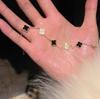 Versión Alta Pulsera de Trébol de Cuatro Hojas Explosivo Rosa con Incrustaciones de Diamantes Concha Blanca Microincrustada de Diamantes Completa Exquisita Pulsera de Lujo Ligero de Alta Gama para Mujer