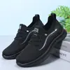 Sapatos Esportivos Slip-on Antiderrapantes de Solado Macio para Meia-idade Verão Velho Pequim Novos Sapatos Casuais Respiráveis Confortáveis de Solado Macio Masculinos