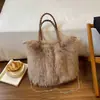 Bolso de Peluche para Mujer 2026 Nuevo Otoño/Invierno para Viajar Bolso de Hombro Único Gran Capacidad Bolso Cubo Cruzado con Cadena