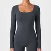 Nueva camiseta deportiva cruzada de cuello en U para mujer, corte ajustado, top de fitness adelgazante, estilo americano, hombro normal, ropa de yoga con sensación de segunda piel, manga larga