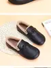 Zapatos tipo botín para mujer con forro polar, nuevos estilos de invierno 2026, zapatos de algodón, superficie suave, cálidos, antideslizantes, planos, zapatos de cuero de suela blanda, zapatos para mamá