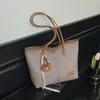 Bolso Retro de Gran Capacidad para Mujer 2025 Otoño Nueva Moda Color Contraste Hombro Axila Bolso Tote Casual para Ir al Trabajo