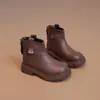 Botas Femininas Infantis Botas Martin Botas Curtas Pequena Princesa 2026 Novo Estilo Inverno Bebê Botas de Couro com Pelúcia Outono Inverno