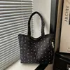 Colección de verano 2026: bolso de hombro para mujer elegante y moderno, con un diseño único, estética minimalista, materiales de alta calidad y un bolso tote de gran capacidad