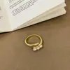 Anillo de Metal con Perlas Versátil de Lujo Ligero Estilo Francés para Mujer, de Nicho de Gama Alta, Sencillo, de Moda, Tendencia, para el Día a Día