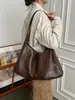 2026 Nova Bolsa Tote de Couro Macio Grande Capacidade Estilo Retrô Bolsa de Ombro Feminina com Sensação Relaxada e Preguiçosa Bolsa Transversal para o Dia a Dia