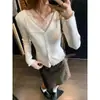 Blusa de tricô irregular com decote V e renda em patchwork estilo francês para outono, nova blusa básica feminina slim fit para inverno