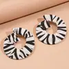 Pendientes de Tela Europeos y Americanos Huecos Geométricos Redondos Estampado de Leopardo, Pendientes Exagerados de Personalidad de Nicho de Gama Alta para Otoño e Invierno para Mujeres