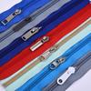 Fabricante Personaliza Zíperes de Nylon Nº 5 em Qualquer Tamanho para Bolsas DIY, Roupas, Têxteis para Casa, Sapatos, Botas e Malas de Viagem