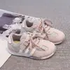 Zapatos para Niñas 2026 Nuevos de Alta Apariencia Zapatos Deportivos Infantiles Niños Medianos y Grandes Suela Suave Transpirables Zapatos de Entrenamiento Alemanes Zapatos de Otoño para Niños