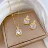 [Acero de titanio] Conjunto de collar y pendientes microincrustados de lujo ligero Cuadrado de diamantes completos personalidad temperamento pendientes de banquete conjunto de collar