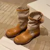 Versión de Piel de Vaca [Serie Etiqueta Negra] Aumento de Altura de 4 cm Tacón Grueso Piel Genuina Bloque de Color Hebilla de Cuero Retro Botas de Media Caña Estilo Western para Mujer