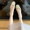 Sapatos casuais slip-on para mulheres, que aumentam a altura, cor sólida 2026, novo modelo moderno, sapatos confortáveis de estilo retrô britânico para pessoas baixinhas