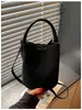 Bolso pequeño vintage de alta gama para mujer, bolso cruzado nuevo súper popular 2026 muy versátil, bolso de cubo de mano moderno y a la moda