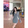 Vestido bodycon com capuz, justo e puramente sedutor, para mulheres, único e chique, adequado para figuras baixinhas, com um doce design que afina a cintura, perfeito para primavera e outono