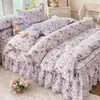 Juego de Cuatro Piezas de Algodón Lavable Universal Cuatro Estaciones Cubierta de Cama de Cobertura Total de una Pieza Dobladillo Oculta Defectos Falda de Cama Estilo Encaje de Princesa Juego de Tres Piezas