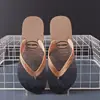 Nuevas chanclas de verano para hombre, resistentes al desgaste, antideslizantes, aptas para uso interior y exterior, diseño simple, aptas para bañarse, zapatos de playa de moda con suela plana