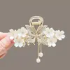 Pinza de garra de metal grande con forma de tiburón y mariposa de pedrería de alta gama para otoño e invierno, accesorio de moda para el cabello para mujer, fabricante mayorista