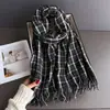 Bufanda Cálida de Moda Retro a Cuadros Europeos y Americanos para Otoño e Invierno para Hombres y Mujeres, Bufanda Versátil con Borlas de Imitación Cachemir para Viajes