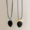 Collar Colgante de Sándalo y Cobre Estilo Retro de Alta Gama Versátil Lujo Ligero Accesorio de Nicho