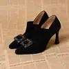 Zapatos de Salón de Invierno 2026 Estilo Nuevo con Hebilla Cuadrada de Pedrería, Tacones Altos Cómodos, Tacones Altos de Moda de Gamuza con Punta Fina, Profesionales y Elegantes