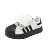 Zapatos para Niños Puntera de Concha Tenis Escolares Nuevo Estilo Primavera y Otoño 2026 Zapatos Casuales para Niños Tenis de Moda para Niñas Suela Suave