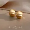 Novos Brincos de Metal Populares de Alta Qualidade 2026, Brincos de Luxo Leve Estilo Vintage de Hong Kong, Acessórios de Orelha com Design Feminino e Único