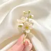Recém-Lançados Broches Criativos de Luxo Leve Atacado Acessórios de Corsage de Insetos de Ponta Broches de Flores de Cristal Vegetal Sazonais