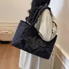 Bolsa de Ombro Feminina 2025 Nova Moda Início da Primavera Estilo Coreano Elegante com Laço Plissado Grande Capacidade